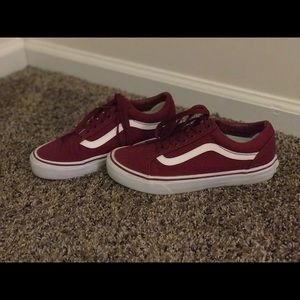 Vans Women’s Ward Burgundy sneaker size 8